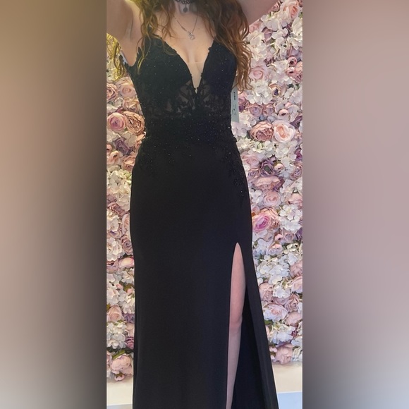 Prom dress / graduation gown - Picture 4 of 5